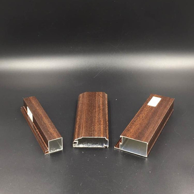 Estrusione di alluminio della struttura di porta di 6061 profilo di rivestimento del legno per la villa dell'hotel