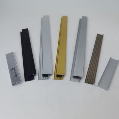 Prezzo buono I profili di alluminio che lucidano le mattonelle di bordo decorative sistemano il colore popolare dell'oro e dell'argento in linea