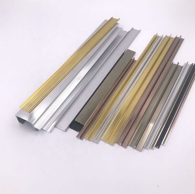 Prezzo buono Profili di alluminio T ed U della disposizione di tolleranza 0.12mm e forma di G in linea