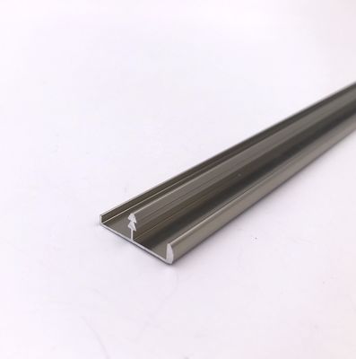 Prezzo buono 18.6mm T modellano i profili di bordo decorativi espelsi della disposizione di alluminio in linea