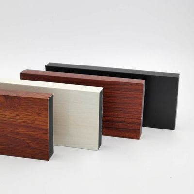 Prezzo buono La cucina di alluminio dell'OEM Libia profila l'estrusione di alluminio del grano di legno in linea
